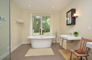 Master En-Suite - Country homes for sale and luxury real estate including horse farms and property in the Caledon and King City areas near Toronto